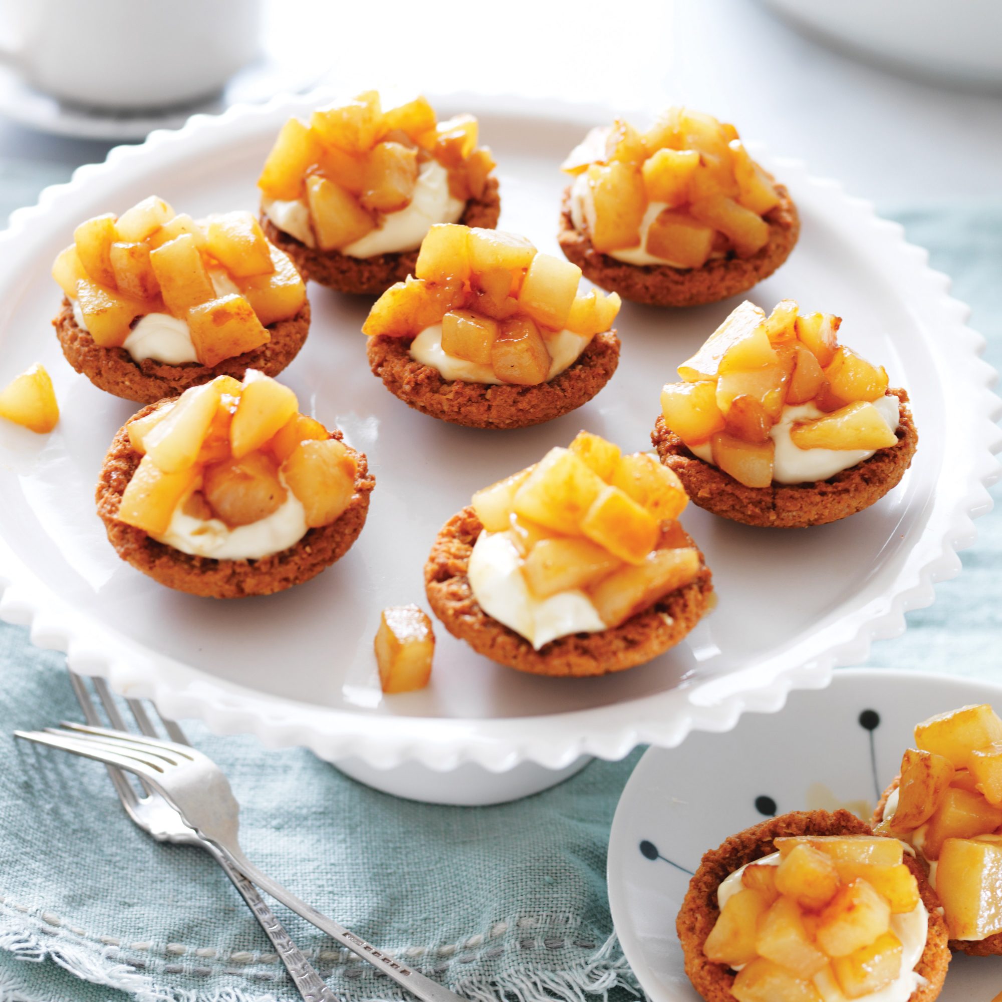 Pears and sour cream in butternut cookies cases